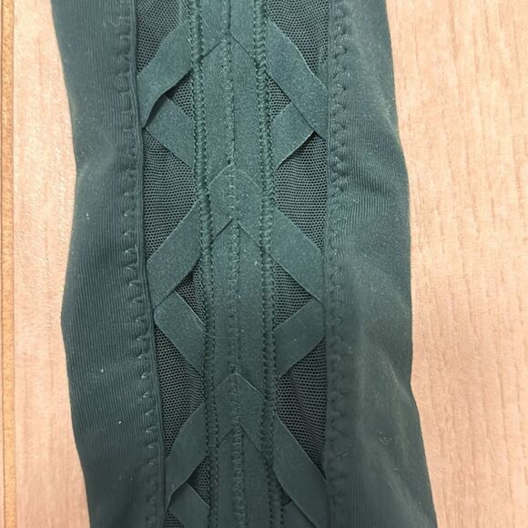 Lululemon 25” mesh detailed legging green 2 - Picture 3 of 5